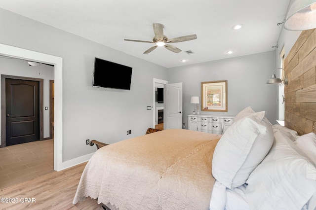 bedroom featuring light wood finished floors, baseboards, visible vents, a ceiling fan, and recessed lighting