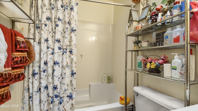 bathroom featuring toilet and shower / tub combo with curtain