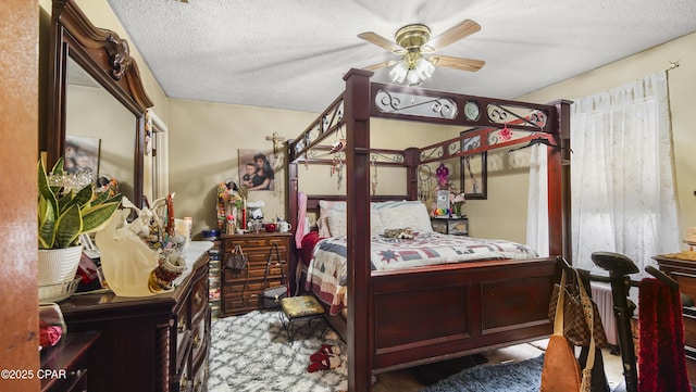 bedroom with ceiling fan and a textured ceiling