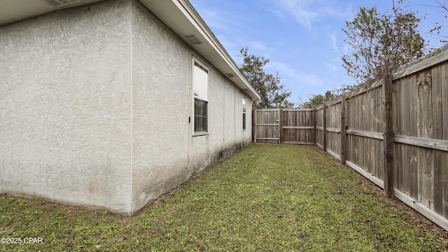 view of yard featuring a fenced backyard