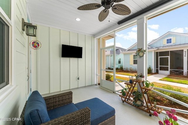 sunroom featuring a ceiling fan