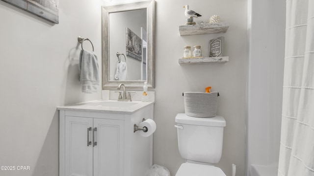 full bath with a shower with shower curtain, vanity, and toilet