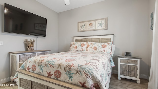 bedroom featuring light wood-style floors, ceiling fan, and baseboards