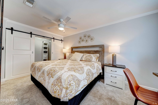 bedroom featuring a barn door, visible vents, light colored carpet, ceiling fan, and crown molding