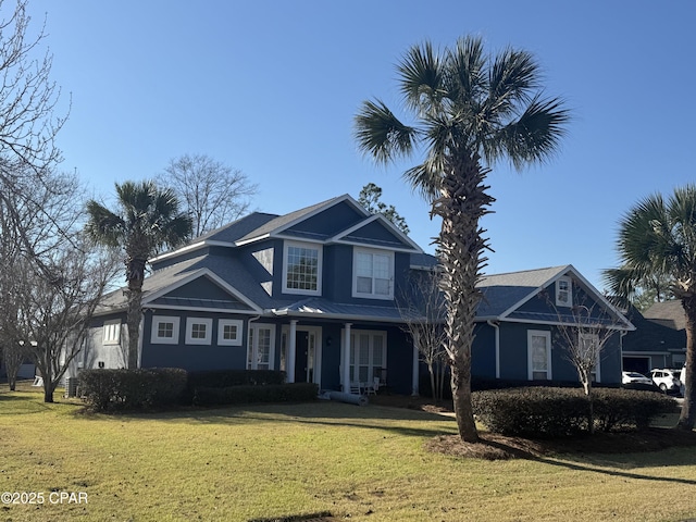 traditional-style house featuring a front lawn