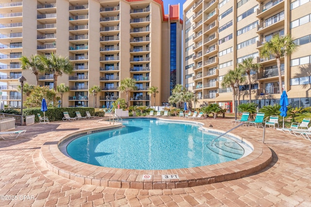 view of swimming pool