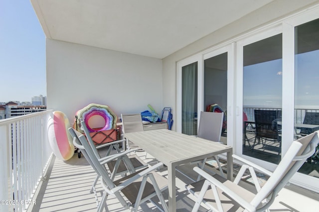 balcony with outdoor dining space