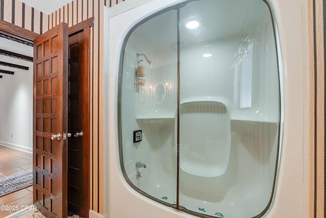 full bathroom featuring enclosed tub / shower combo, baseboards, and wallpapered walls