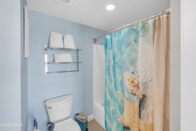 full bath featuring shower / bathtub combination with curtain and toilet