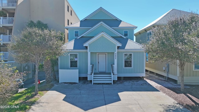 view of front of house with fence