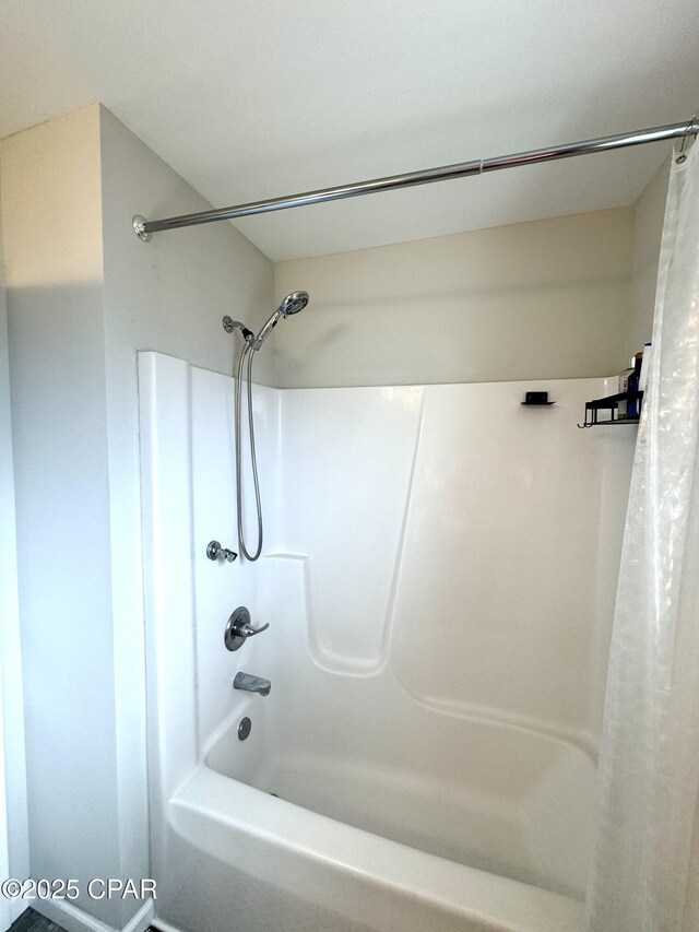 bathroom featuring shower / bath combo