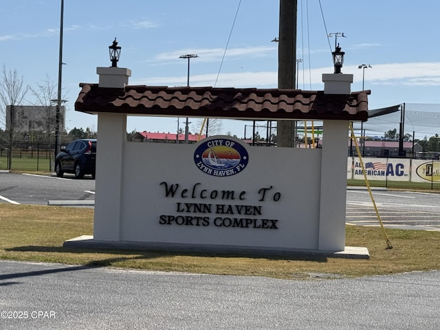 view of community / neighborhood sign