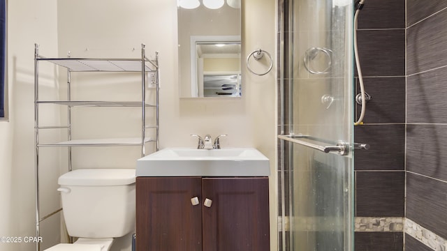 full bathroom featuring toilet, vanity, and a tile shower