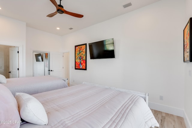 bedroom with ceiling fan, recessed lighting, visible vents, baseboards, and light wood finished floors