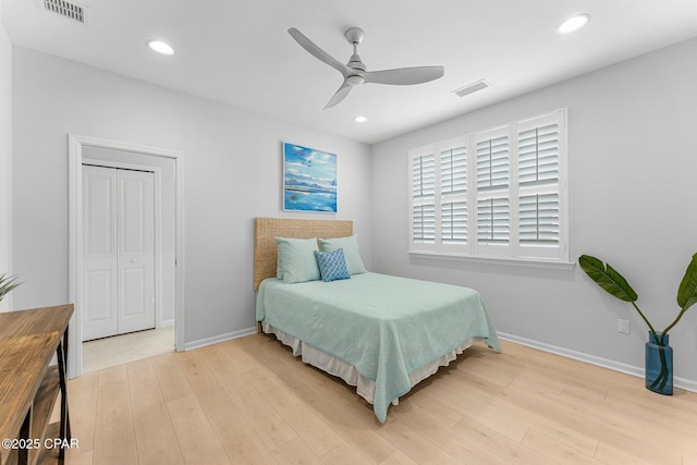 bedroom featuring light wood-style floors, recessed lighting, visible vents, and baseboards