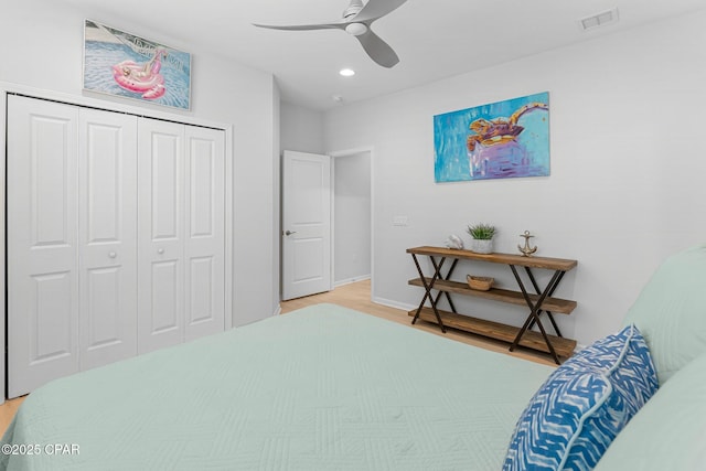 bedroom with light wood finished floors, visible vents, ceiling fan, a closet, and recessed lighting