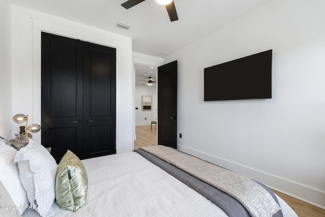 21403 Sunset Ave, Panama City Beach, FL 32413 - bedroom featuring baseboards, light wood-style flooring, a ceiling fan, and a closet