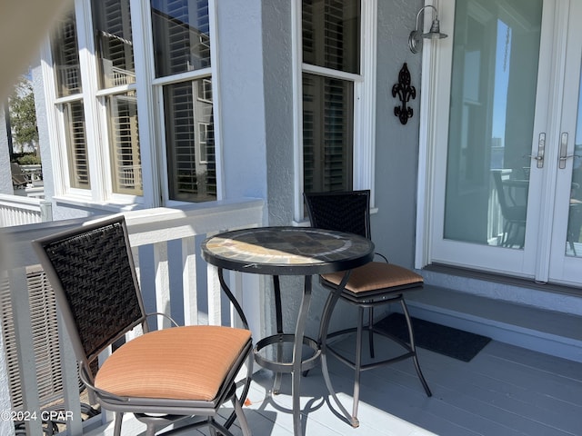 balcony with outdoor dining space