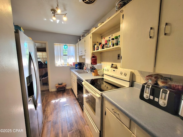 kitchen with white electric range oven, decorative backsplash, a sink, dishwasher, and stainless steel fridge with ice dispenser