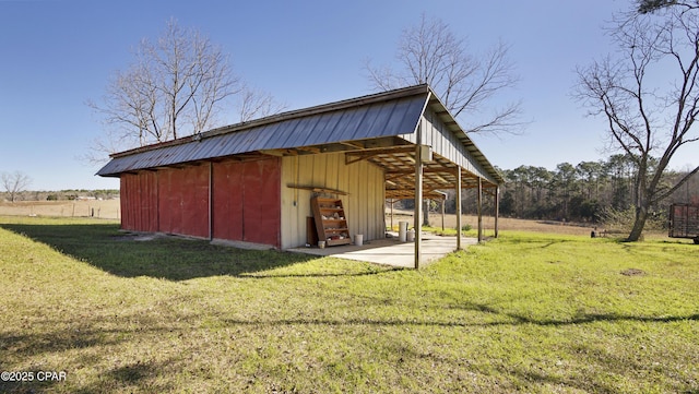 view of pole building featuring a yard and a carport