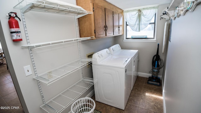 laundry area featuring tile patterned floors, cabinet space, independent washer and dryer, and baseboards