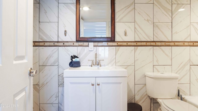 14401 Front Beach Rd Unit 432, Panama City Beach, FL 32413 - bathroom featuring toilet, tile walls, and vanity