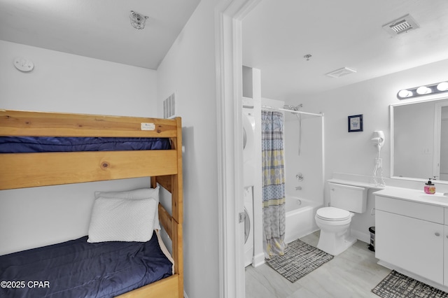 bathroom featuring shower / bath combo, visible vents, vanity, and toilet