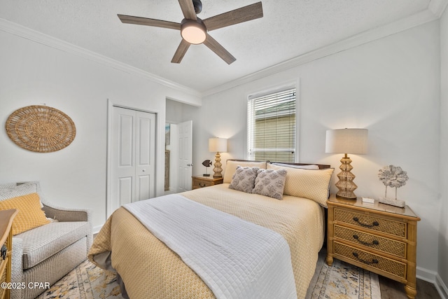 bedroom featuring crown molding, wood finished floors, a closet, a textured ceiling, and a ceiling fan