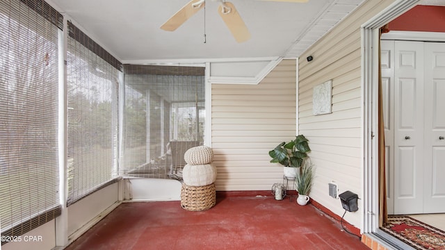 unfurnished sunroom with plenty of natural light and ceiling fan