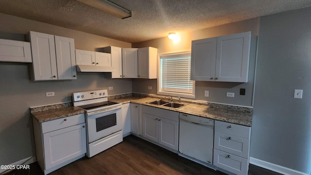 kitchen with under cabinet range hood, dark wood-style floors, white appliances, a textured ceiling, and a sink