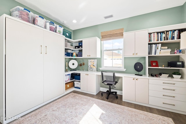 home office featuring recessed lighting, visible vents, wood finished floors, and built in study area