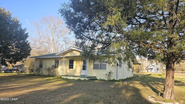 bungalow-style house with a porch and a front lawn