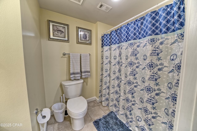 full bath with baseboards, visible vents, curtained shower, tile patterned floors, and toilet