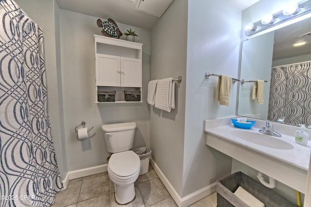 full bathroom featuring baseboards, toilet, a shower with curtain, tile patterned floors, and a sink