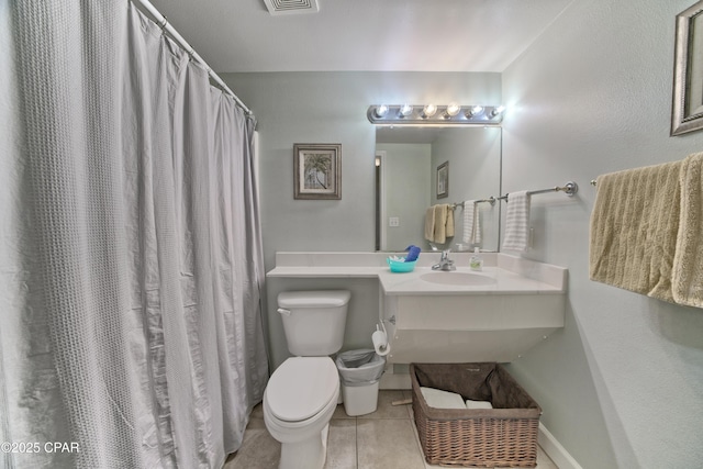 full bathroom featuring visible vents, baseboards, a sink, tile patterned flooring, and toilet