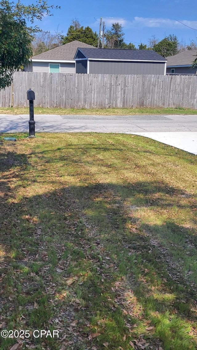 view of yard featuring fence