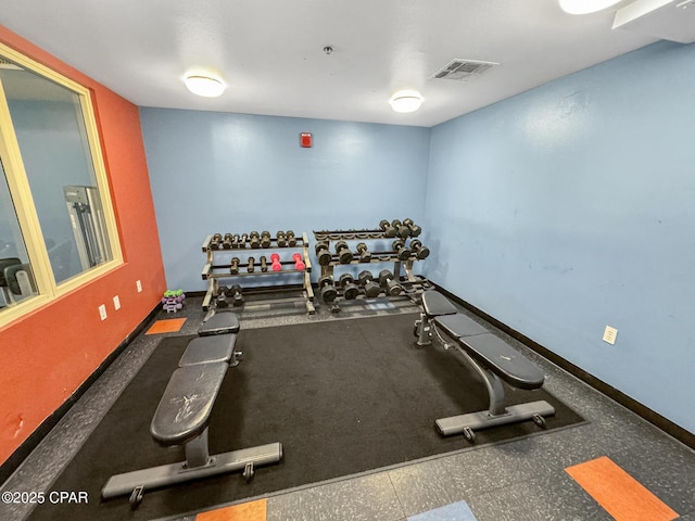 workout room featuring visible vents and baseboards