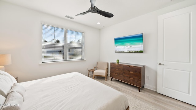 bedroom featuring visible vents, baseboards, a ceiling fan, light wood-style flooring, and recessed lighting