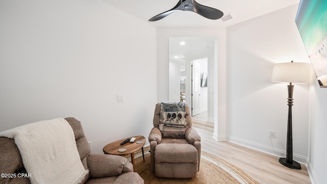 living area featuring recessed lighting, visible vents, baseboards, a ceiling fan, and light wood finished floors