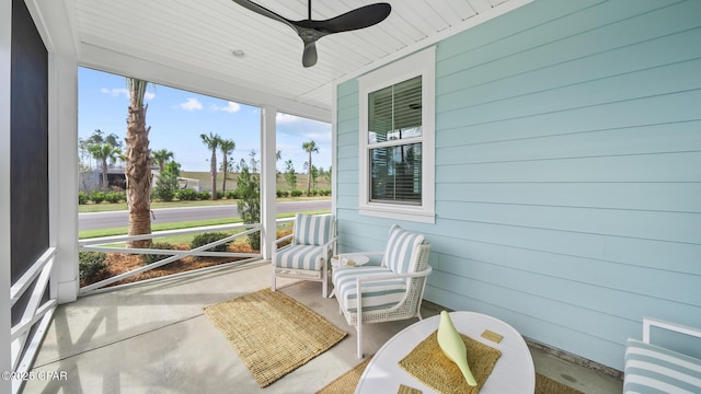 sunroom / solarium with ceiling fan