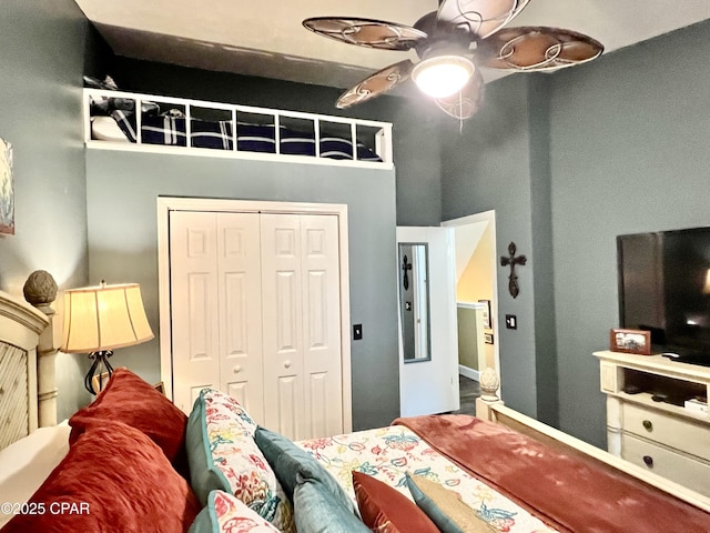 bedroom featuring ceiling fan and a closet