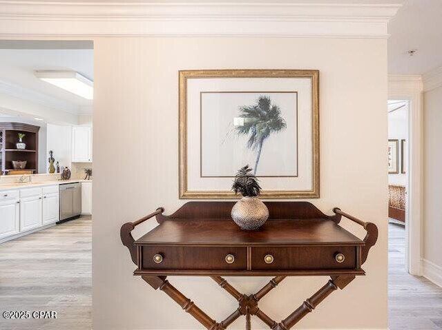 full bathroom featuring ornamental molding, a stall shower, visible vents, and toilet