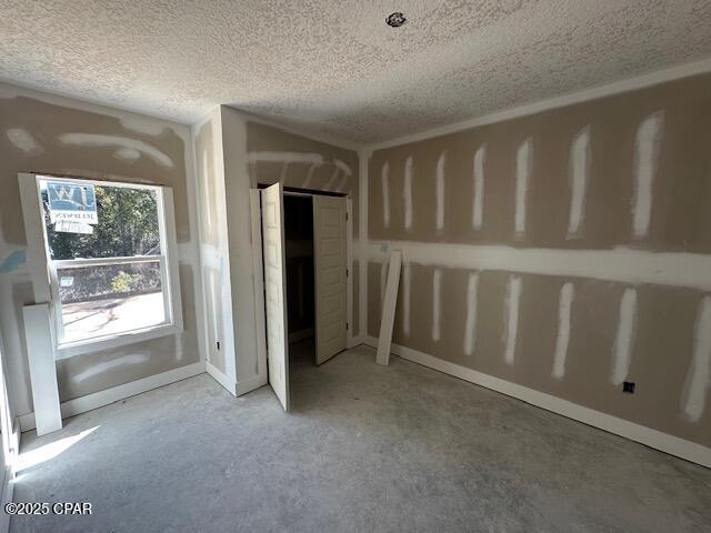 unfurnished bedroom featuring a textured ceiling