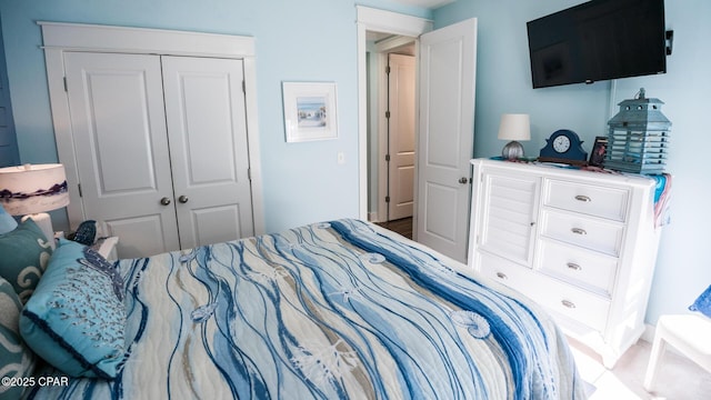 bedroom featuring a closet