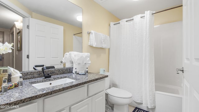 full bath featuring toilet, vanity, and shower / bath combo