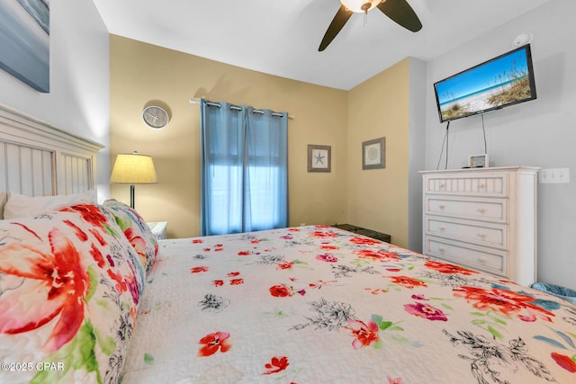 bedroom with ceiling fan