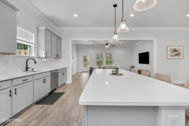 38 Cozy Cv, Freeport, FL 32439 - kitchen with open floor plan, light wood-type flooring, decorative backsplash, a sink, and ceiling fan