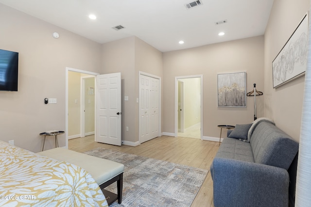 bedroom with light wood-style flooring, recessed lighting, visible vents, and baseboards