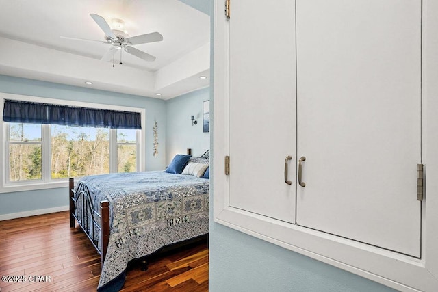 bedroom featuring ceiling fan, recessed lighting, wood finished floors, and baseboards