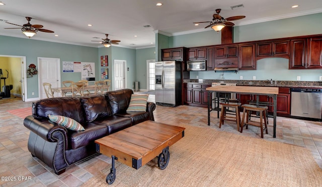 living room with ceiling fan, visible vents, recessed lighting, and crown molding